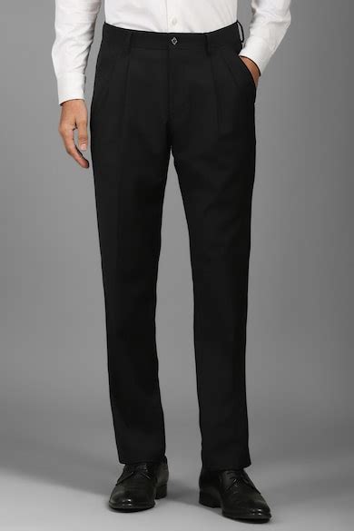 Buy Men Black Regular Fit Check Pleated Formal Trousers Online ...
