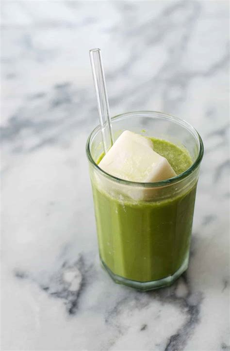 Iced Vanilla Matcha Latte Recipe - Delish Knowledge