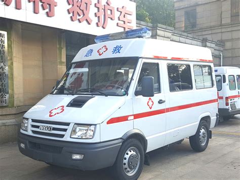南京依维柯得意短轴柴油救护车_湖南华特汇汽车销售有限公司