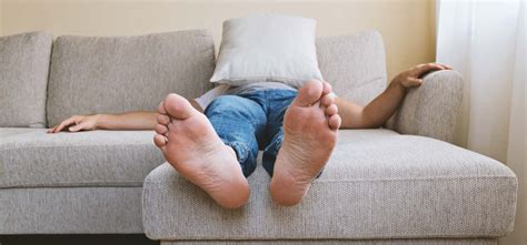 The Easiest Daily Ritual That Will Get Rid Of Smelly Feet In Less Than ...