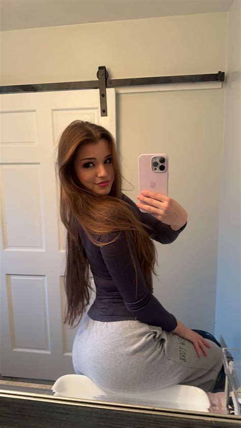 Love when Brooke Monk shows off that tight ass : r/jerkofftoceleb