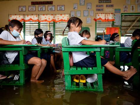 A flooded school - In pics: Students study in flooded Philippines ...
