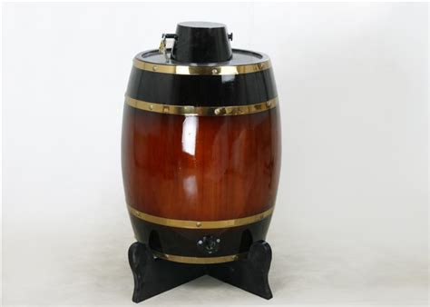 酒桶图片-棕色的木制酒桶素材-高清图片-摄影照片-寻图免费打包下载