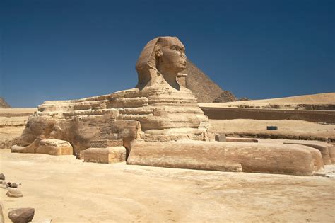 What does the Great Sphinx at Giza look like