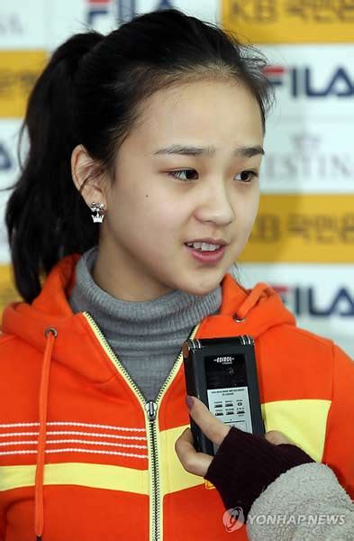 组图：韩国最美小萝莉受访 孙妍在一颦一笑可爱-搜狐体育