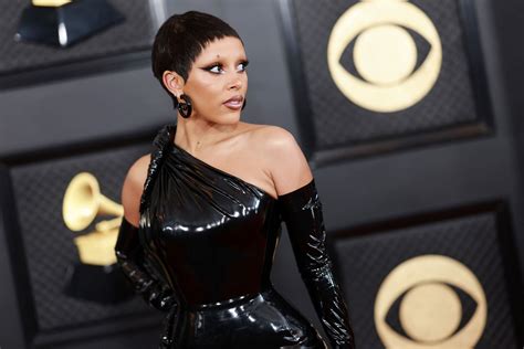 Doja Cat Details Recent Surgeries, Says She Got Her 'Boobs' Done, Lipo ...