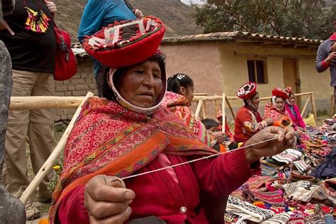Sacred Valley: Private Full-Day Tour to Ollantaytambo and Huilloc Community