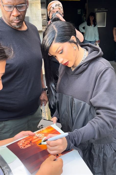 CARDI B Sign Autographs for Fans while Leaving The Zoo in Paris 07/10 ...