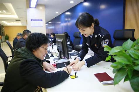 重庆公安出入境部门多举措解决群众“急难愁盼”问题 - 国际在线移动版