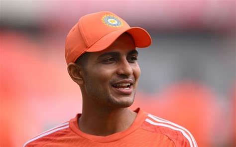 [Watch] Team India skipper Shubman Gill interacts with fans ahead of ...