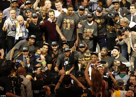 Cleveland and Warriors fight it out in NBA championship final | Daily ...