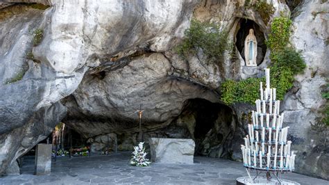 Celebrating the Apparitions to Bernadette - Sanctuaire Notre-Dame de ...