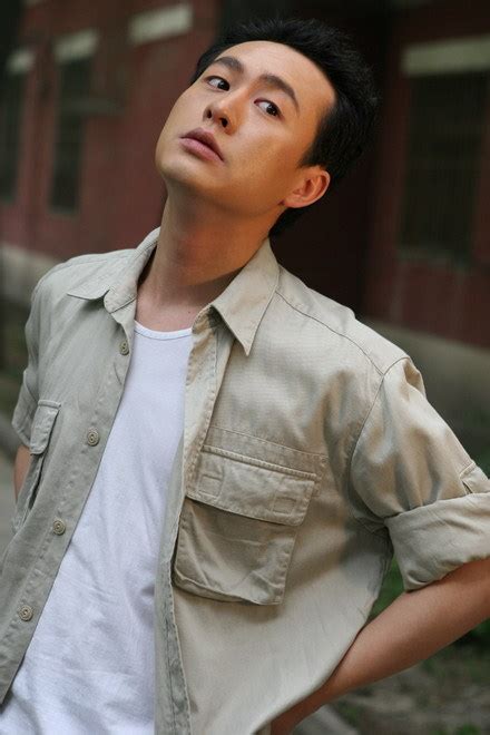 张颂文：凭《隐秘的角落》受到肯定，被骂也开心_腾讯新闻