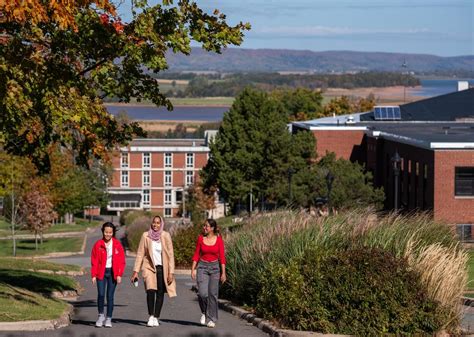 Acadia University: Fees, Reviews, Rankings, Courses & Contact info