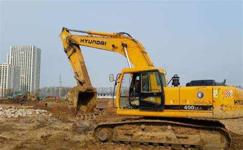 运输挖掘机用什么物流 挖掘机运输低平板拖车_淳远物流公司