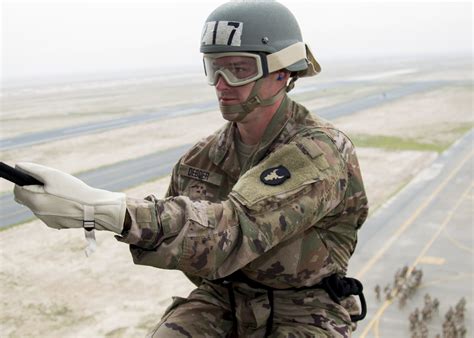 Service Members Graduate USARCENT's Air Assault School | Article | The ...