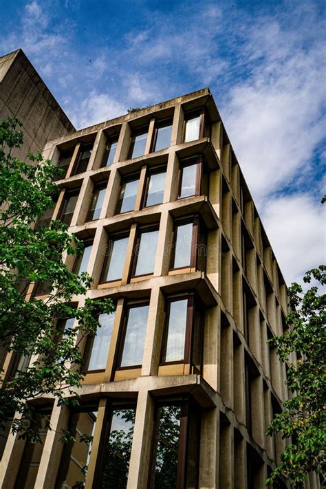 Building Side View 的图像结果