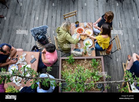 Restaurant Outside 的图像结果
