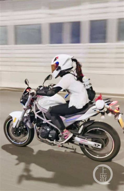 女骑手摩托车骑士-图库-五毛网