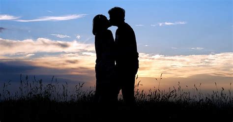 10 Different Types of Kisses And What Each One Of It Means | Femina.in