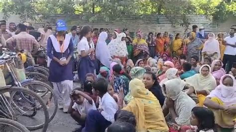 Farakka NTPC: ফরাক্কার এনটিপিসির গেটের সামনে বিক্ষোভ গ্রামবাসীদের ...