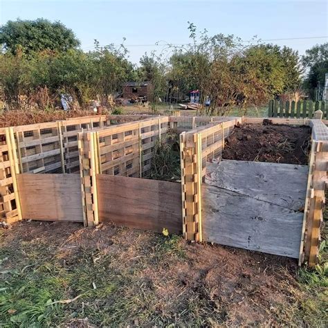 DIY Compost Bin Made from Wooden Pallets
