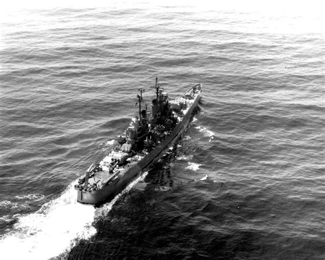 Baltimore class heavy cruiser USS Los Angeles (CA-135) , traversing the ...
