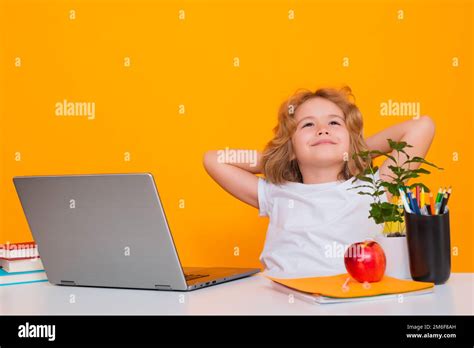 Child Using Computer 的图像结果