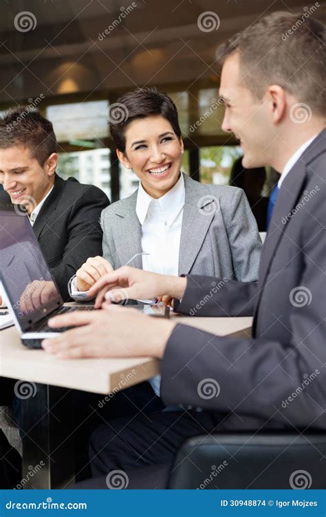 Happy Business People 的图像结果