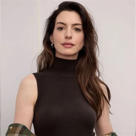 Anne Hathaway Biography (American Actress) - Readableinfo