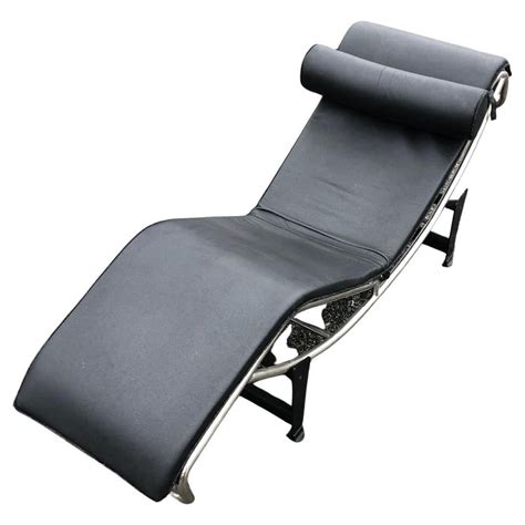 Le Corbusier LC4 Black Chaise Lounge Chair, 1980 at 1stDibs