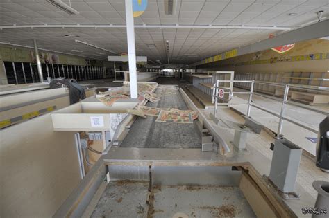Checkout Line Inside an Abandoned Grocery Store [oc] : r/AbandonedPorn