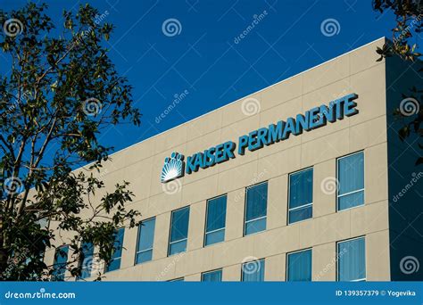 IRVINE, CAUSA - February 9, 2019 - Kaiser Permanente Logo on Hospital Facility Building ...