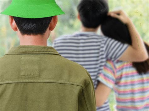Husband wears green cap after wife cheats on him; China feeds 5,000 ...