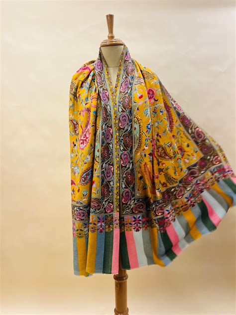Kalamkari Embroidery Design, Multicolour – Trishya