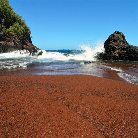 Kaihalulu Red Sand Beach in Hana, Hawaii, MU (With Photos)