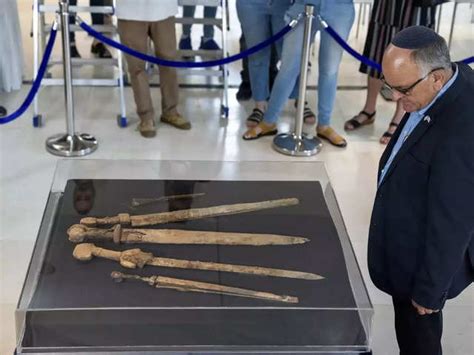 Spatha and pilum - Four 1900-year-old swords discovered in exceptional ...