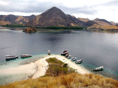 Places To Visit in Indonesia | Explore Komodo National Park Indonesia ...