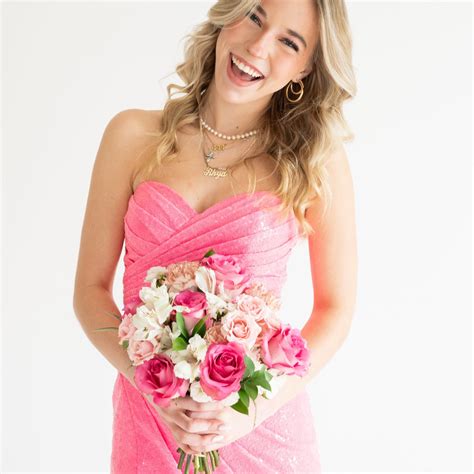 Everything You Need to Know About Prom Bouquets, Corsages, and ...