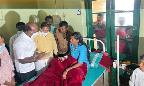 Ma Su visits bus accident victims in the Nilgiris