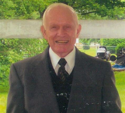 Gordon C. Hildebrand - Omps Funeral Home