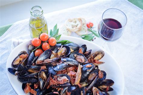 Spanish Mussels with Smoked Paprika - PEI Mussels - Mussel Recipes