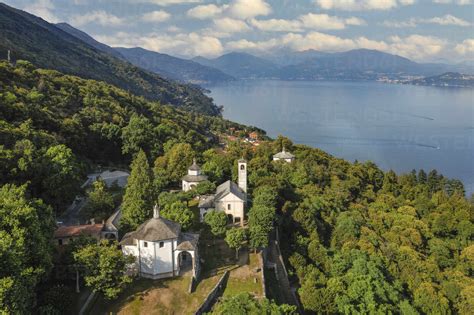 https://us.images.westend61.de/0001813456pw/sacro-monte-di-ghiffa-ghiffa-unesco-world-heritage-site-lago-maggiore-piedmont-italian-lakes-italy-europe-RHPLF23753.jpg