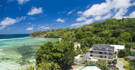 Petit hôtel "Crown Beach Hotel" sur Mahé (Seychelles) - SeyVillas.com