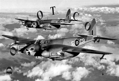 ANTIQUE WW11 REPRO PHOTOGRAPH 2 RCAF DE HAVILLAND MOSQUITO PLANES IN ...