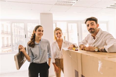 Freidnly Business People 的图像结果