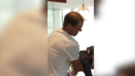 Rafa Nadal disfruta con su hijo tras perder en Roland Garros