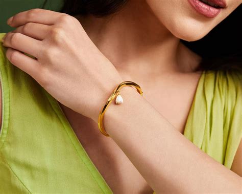 35+ Most Romantic First Night Gift Ideas for Wife in 2025