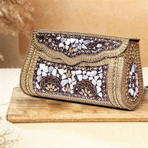 Pebble Metallic Clutch | Gold Colour – ArtFlyck