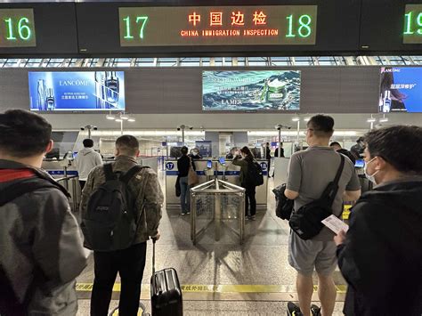 五一小长假首日，上海两大机场出入境客流预计突破5.48万人次